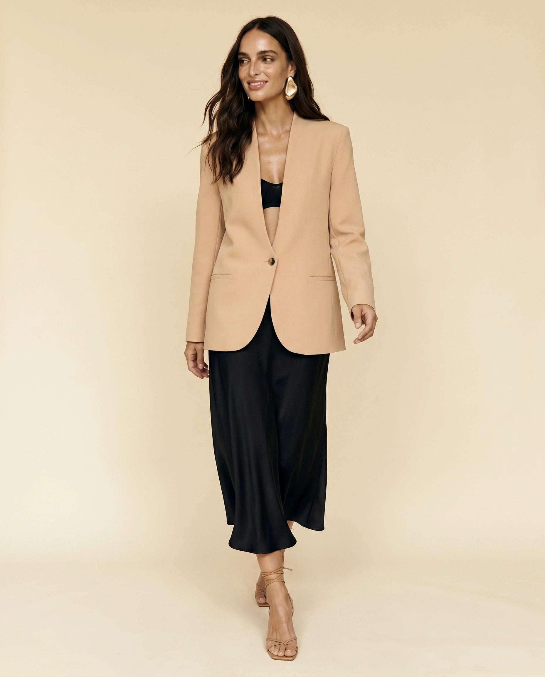 Savona Blazer lifestyle | SKU: SB-51836-beige-L-S2,SB-51836-beige-M-S2,SB-51836-beige-S-S2,SB-51836-beige-XL-S2,SB-51836-beige-XS-S2
