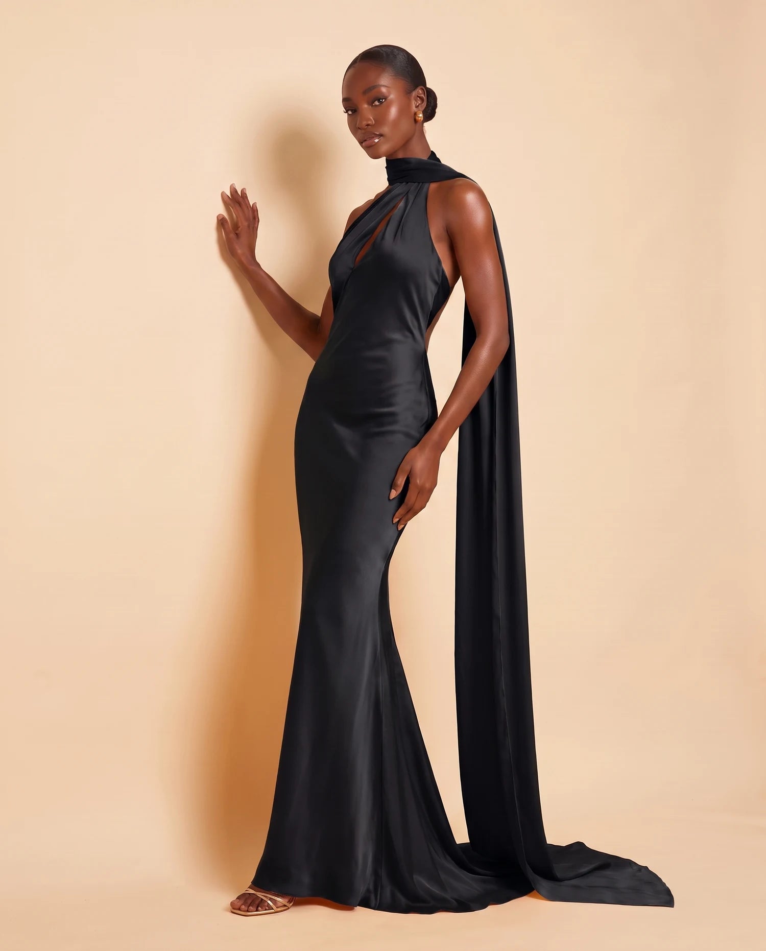 Liora Satin Scarf Dress Black 02-wall