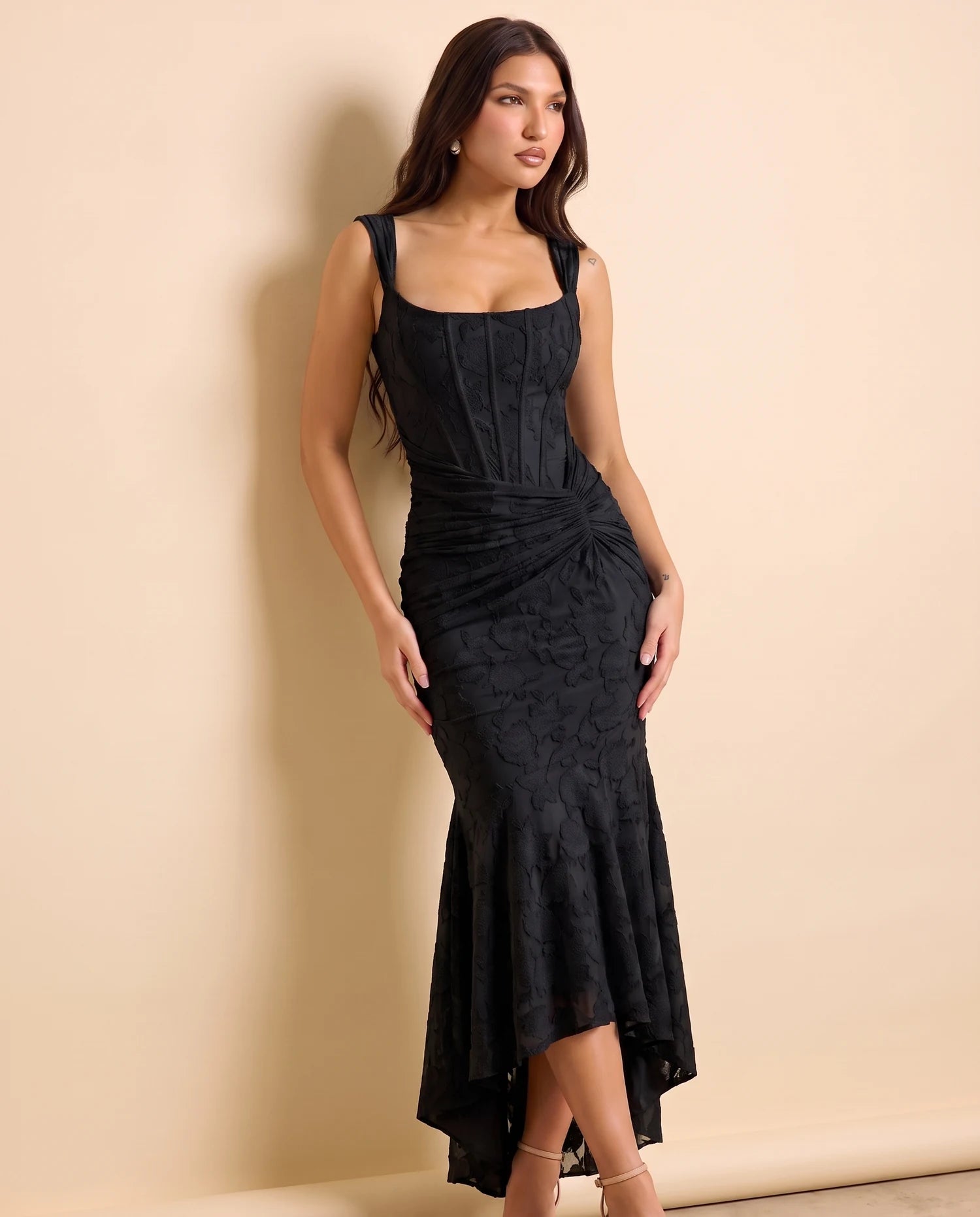 Selvia Lace Mermaid Dress Black 02-wall
