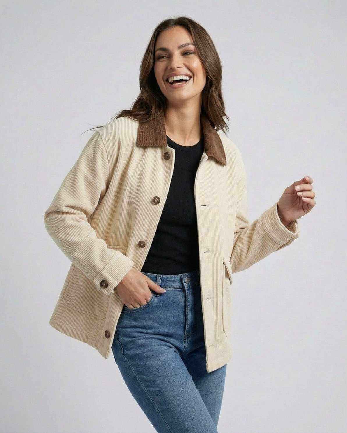 Sienna Jacket by Lauven, women’s oversized jacket in cream with contrast lapel collar, ideal for casual fall & streetwear fashion.