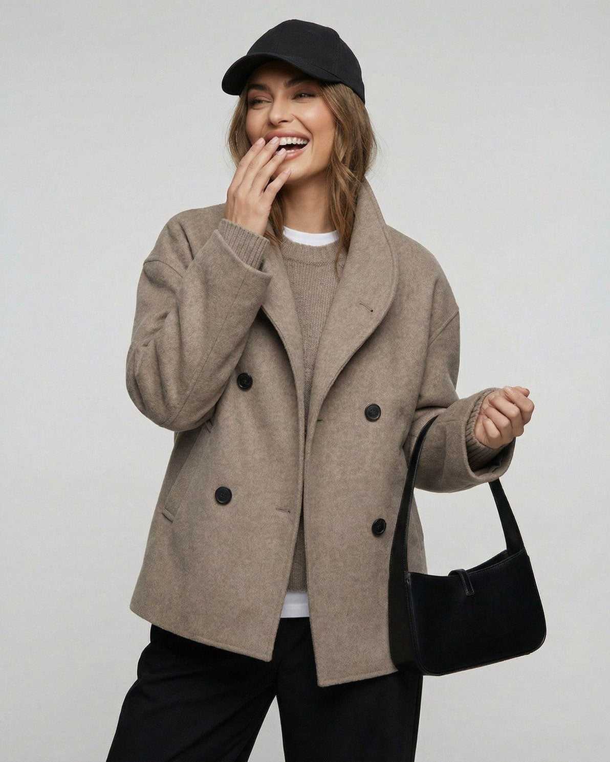 Verona Jacket from Lauven – Women’s oversized jacket showcasing relaxed tailoring and style for fall.