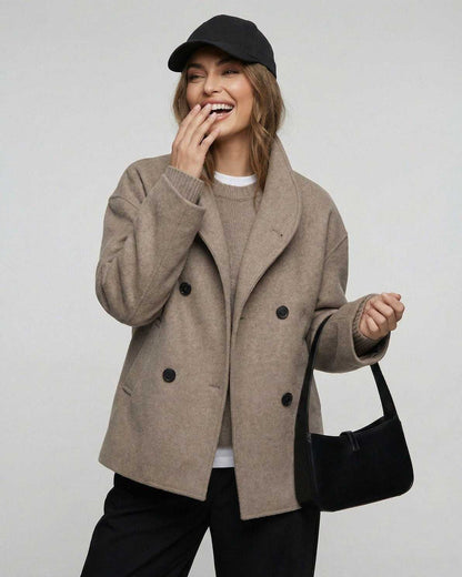 Verona Jacket from Lauven – Women’s oversized jacket showcasing relaxed tailoring and style for fall.