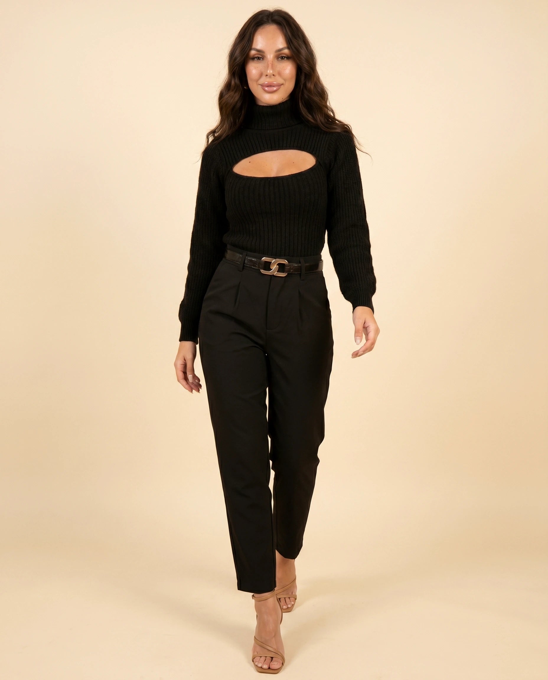 Sarina Pullover lifestyle