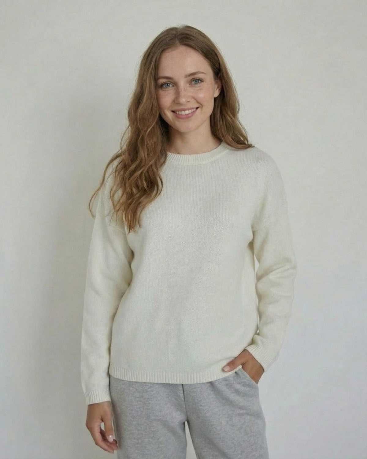 Alba Pullover by SLIMONA - Relaxed wool knit sweater for women, offering comfort and style.