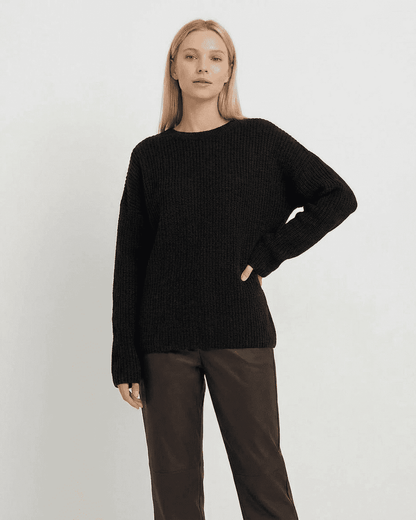 Arden Sweater by SLIMONA - Loose fit ribbed knitwear in black with round neck and long sleeves.