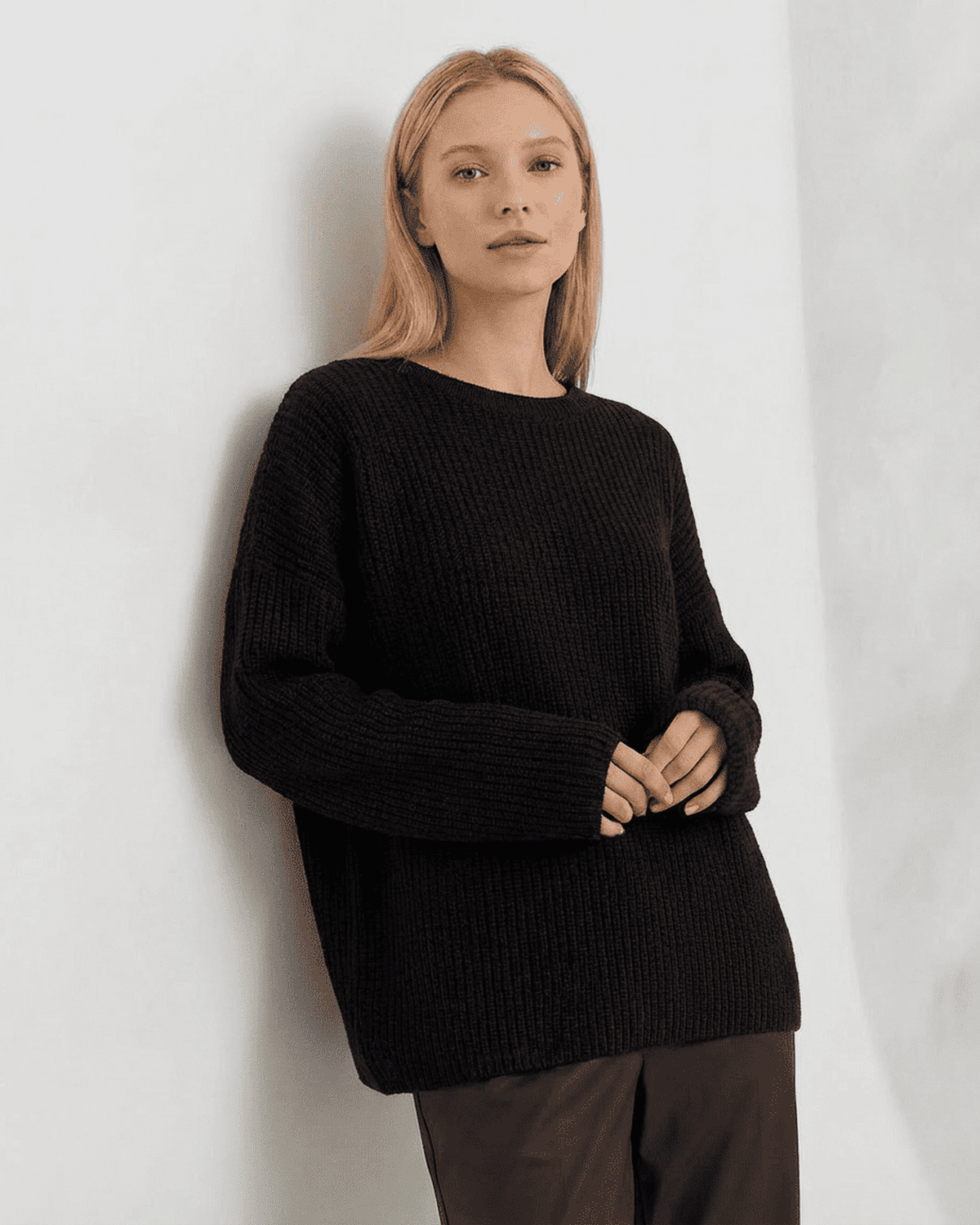 Arden Sweater by SLIMONA - Cozy loose fit ribbed knitwear in black with round neck and long sleeves.