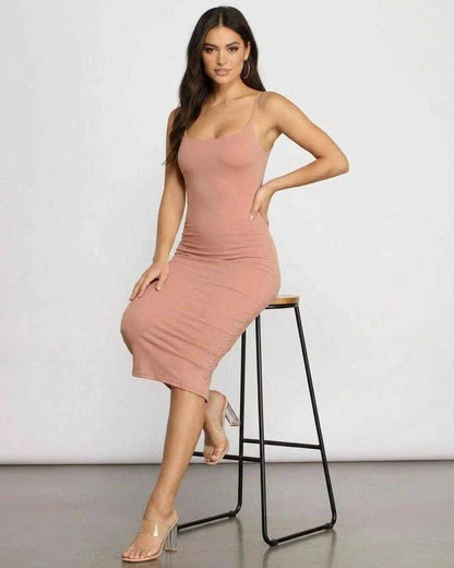 SLIMONA Celeste Midi Dress in soft pink, showcasing elegant knitwear and a flattering silhouette.