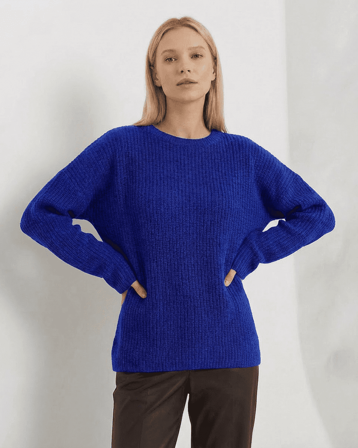 Indira Sweater by SLIMONA in thick ribbed knit blue, featuring loose fit and round neck for stylish comfort.