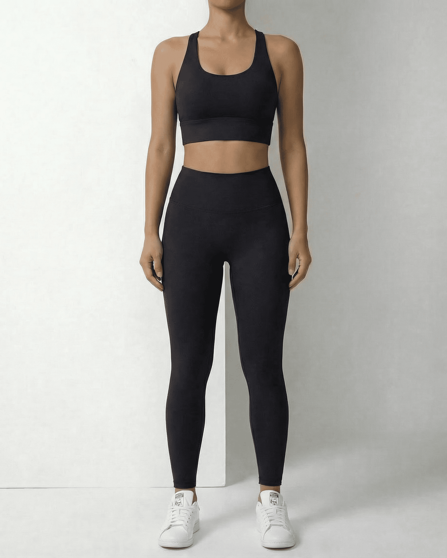 Iris Leggings Black from SLIMONA, sleek ankle-length leggings with pockets for comfort and style.
