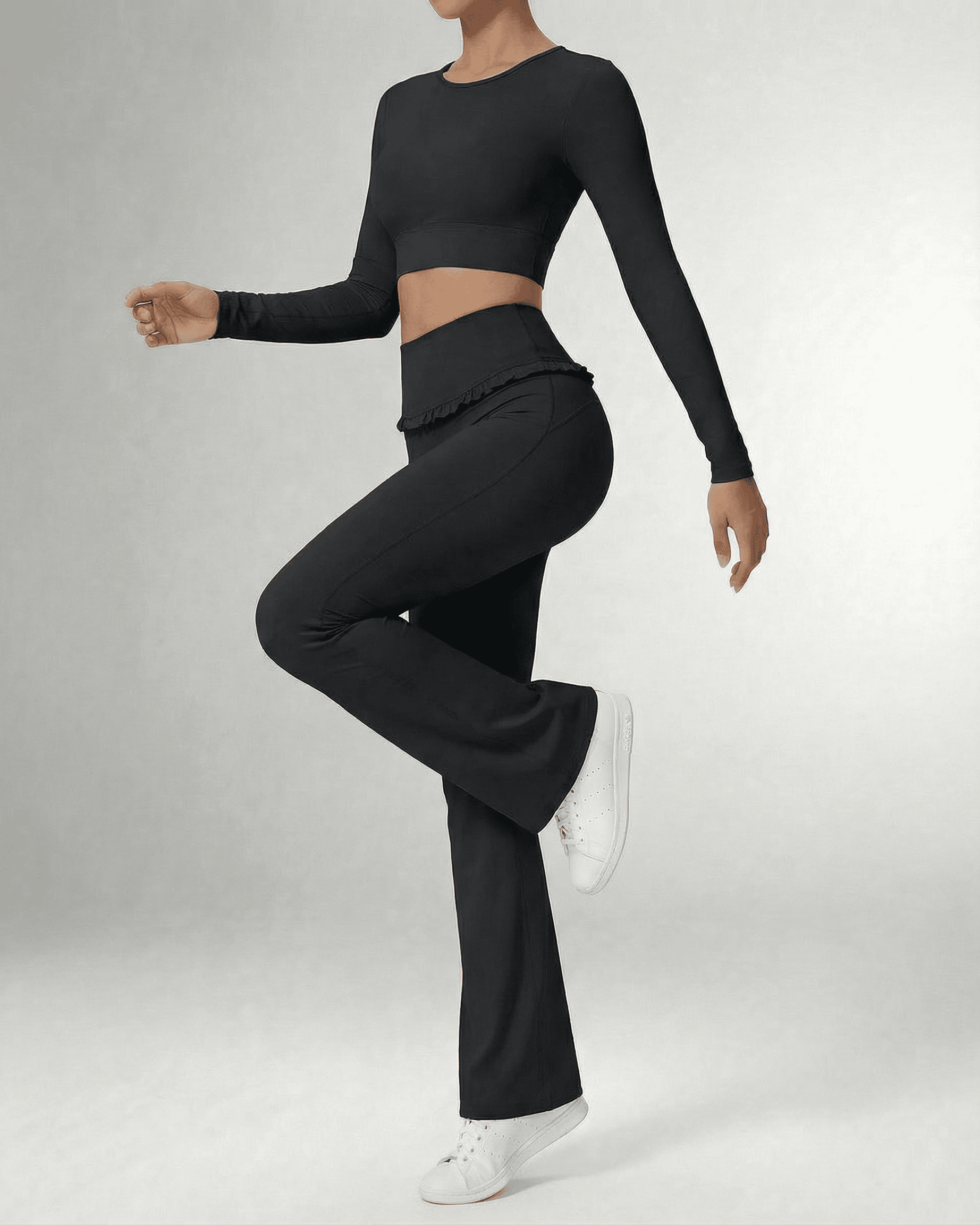 Luna Leggings by SLIMONA, sleek black flare pants with pockets, showcased in a stylish outfit.