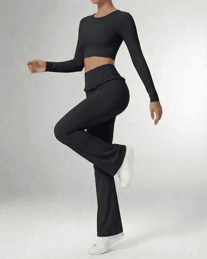 Luna Leggings by SLIMONA, sleek black flare pants with pockets, showcased in a stylish outfit.