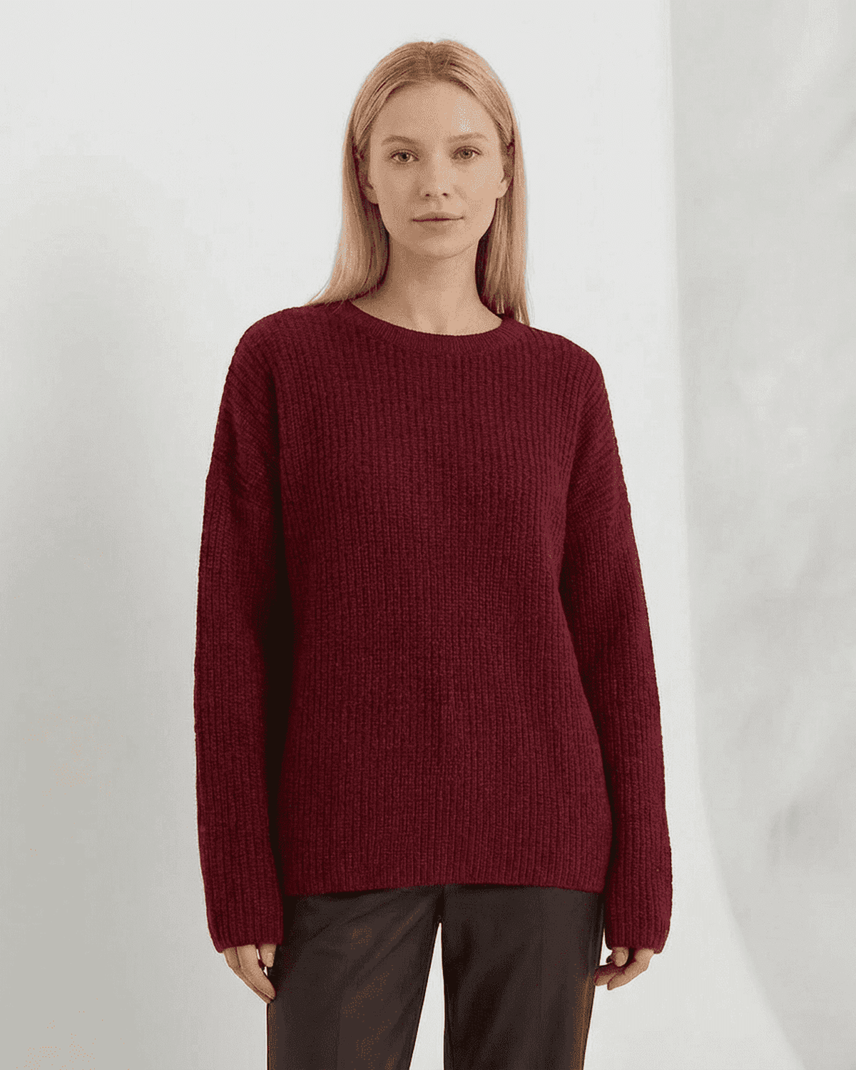 Marlo Sweater by SLIMONA - Loose fit ribbed knitwear in burgundy for cozy fall and winter style.