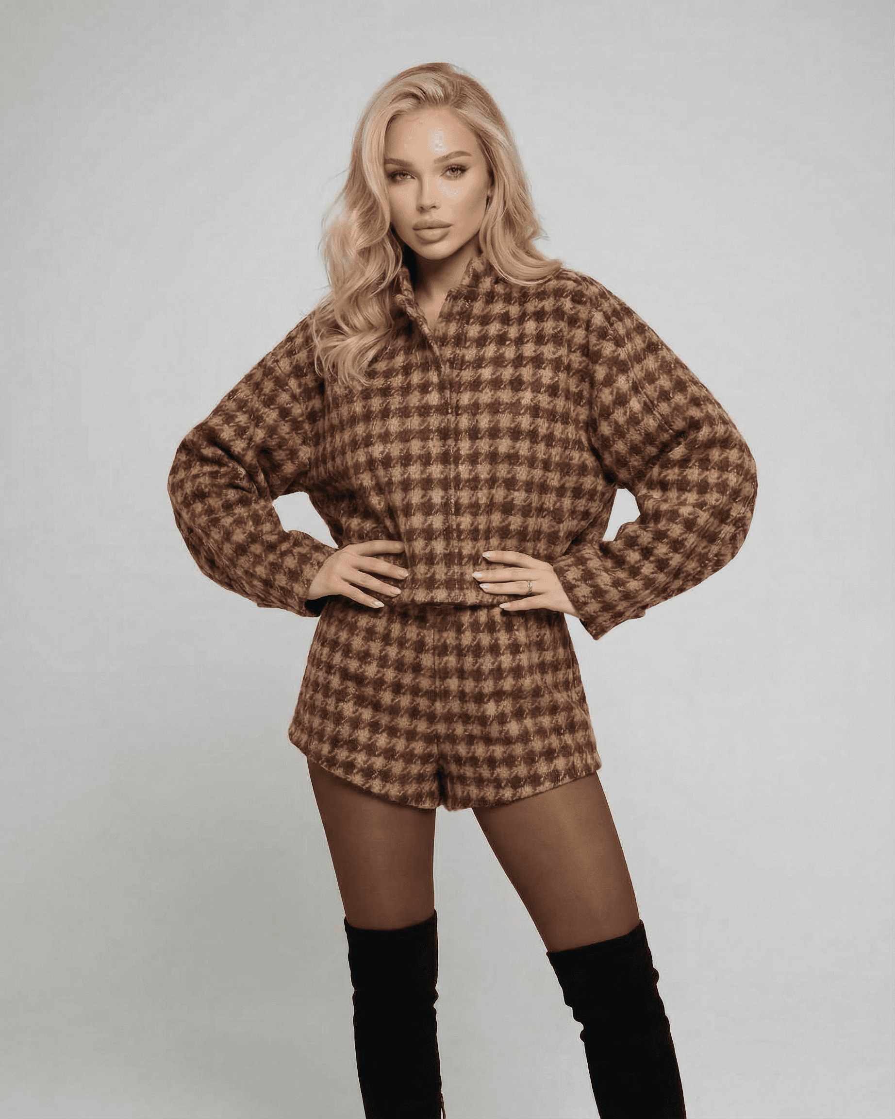 Verona Set by SLIMONA – Elegant two-piece set with tailored shorts and stylish long-sleeve top, perfect for any occasion.