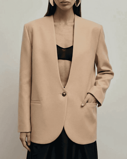 Savona Blazer by SLIMONA in beige, featuring a fitted single-breasted design and deep V-neckline.