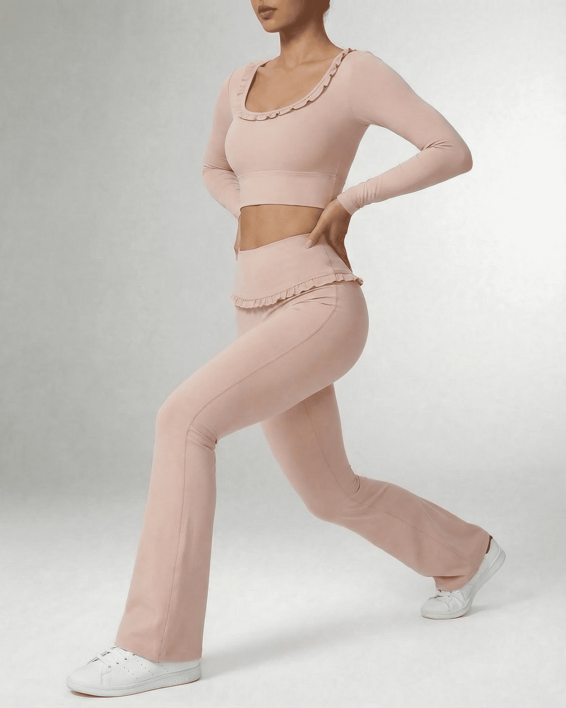 Serena Leggings from SLIMONA, elegant flare pants with pockets for style and comfort in soft, stretchy fabric.