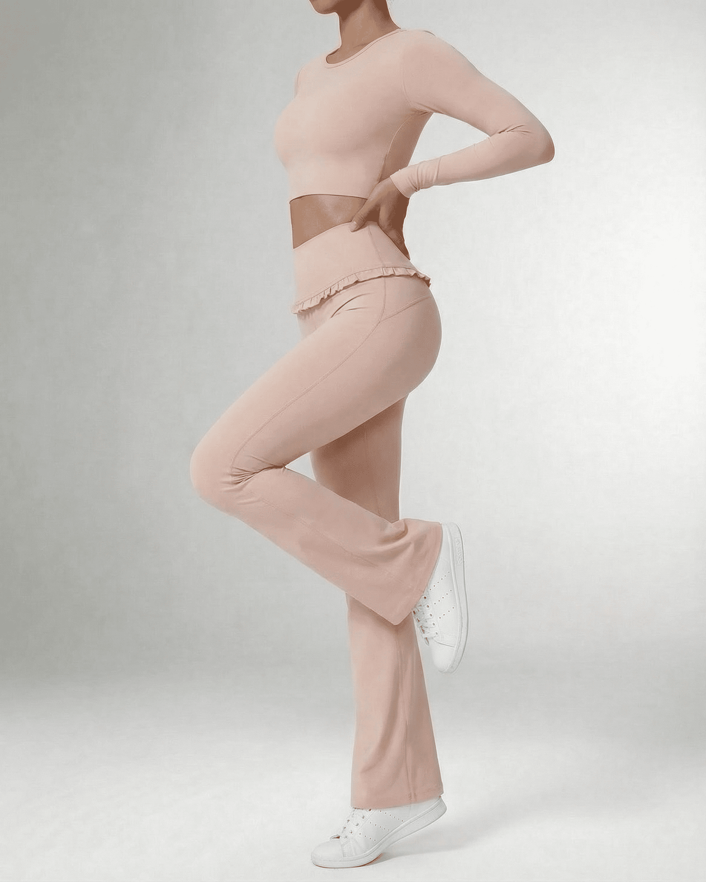 Stylish model wearing SLIMONA Serena Leggings, elegant flare pants with pockets for ultimate comfort and style.