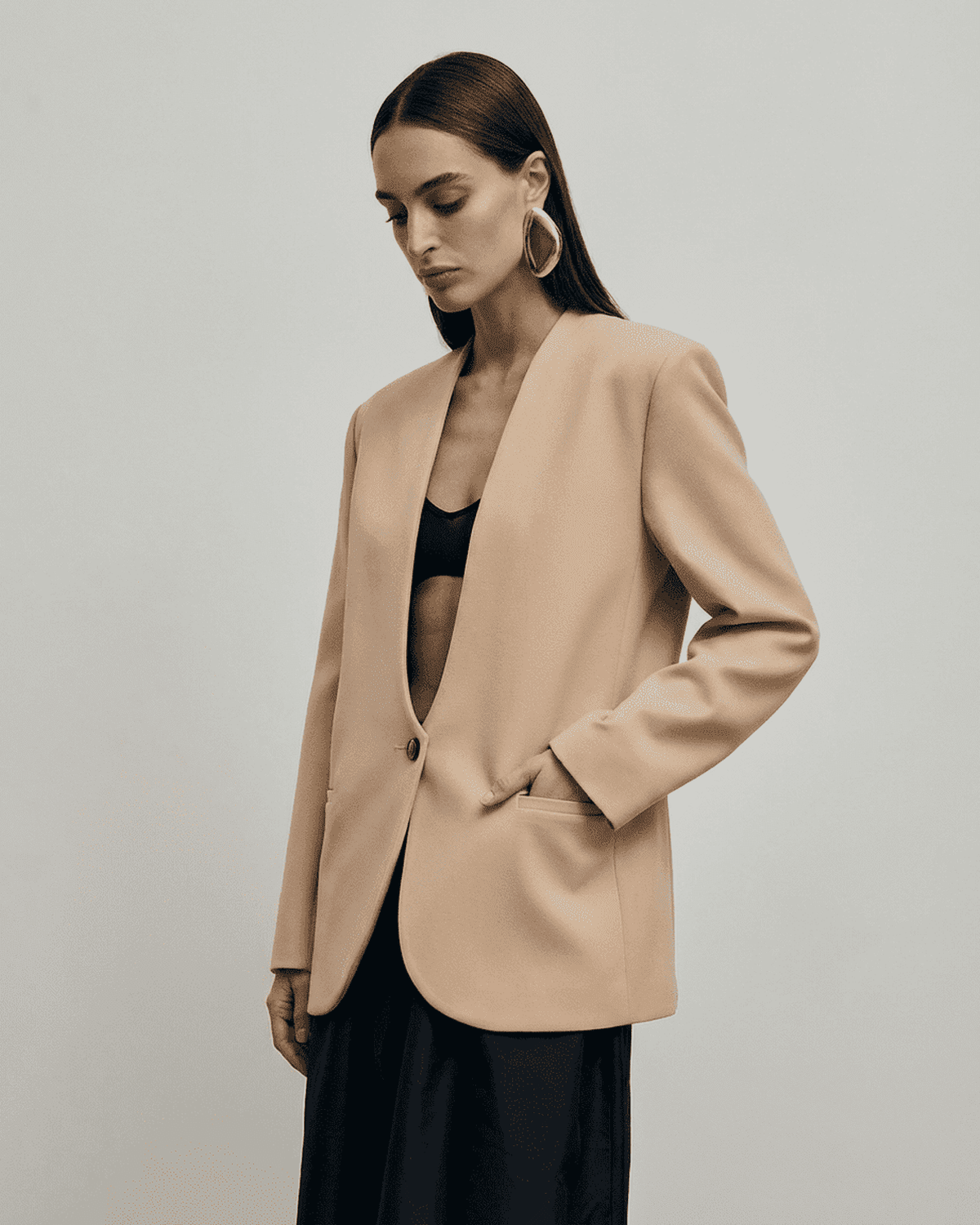 Savona Blazer by SLIMONA - Fitted women’s blazer in beige with a deep V-neckline and structured shoulders.